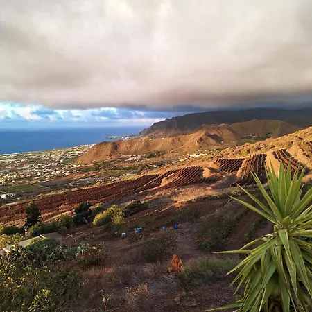 Rural Escape W/stunning Views, Jacuzzi And Sauna 度假居 *