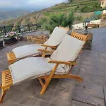 Rural Escape W/stunning Views, Jacuzzi And Sauna