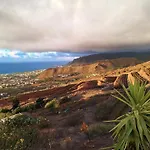 Rural Escape W/stunning Views, Jacuzzi And Sauna بيت للعطل *