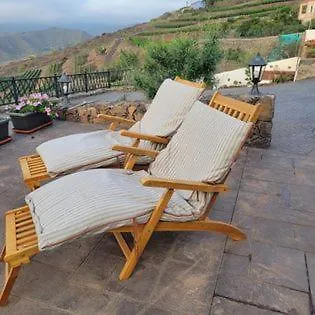 Rural Escape W/stunning Views, Jacuzzi And Sauna