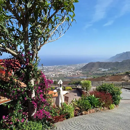 Semesterbostad Rural Escape W/stunning Views, Jacuzzi And Sauna