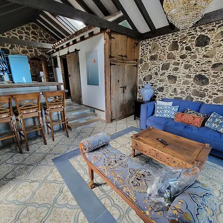 Rural Escape W/stunning Views, Jacuzzi And Sauna Semesterbostad