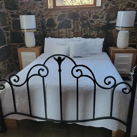 Rural Escape W/stunning Views, Jacuzzi And Sauna *