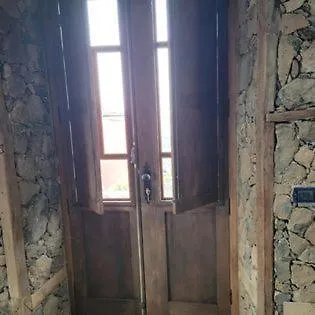 Rural Escape W/stunning Views, Jacuzzi And Sauna