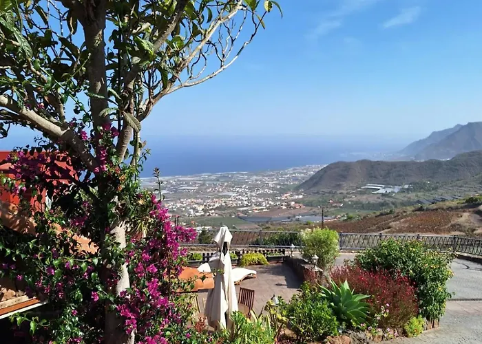 Semesterbostad Rural Escape W/stunning Views, Jacuzzi And Sauna