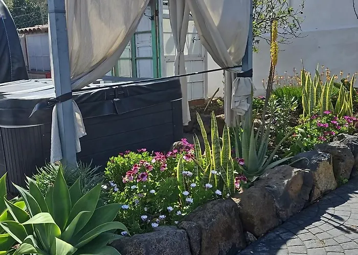 Semesterbostad Rural Escape W/stunning Views, Jacuzzi And Sauna La Laguna (Tenerife)