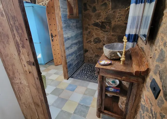 Rural Escape W/stunning Views, Jacuzzi And Sauna *