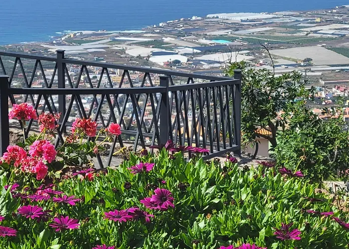 Semesterbostad Rural Escape W/stunning Views, Jacuzzi And Sauna *