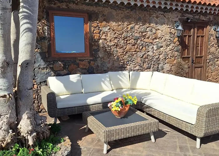 Semesterbostad Rural Escape W/stunning Views, Jacuzzi And Sauna *